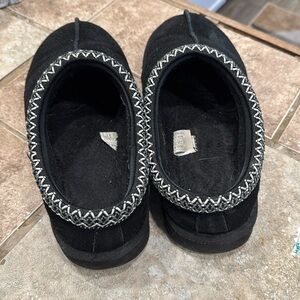 Black UGG Tasman